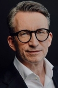 kreuz_frank_deutsche_finance_group_2023.jpg