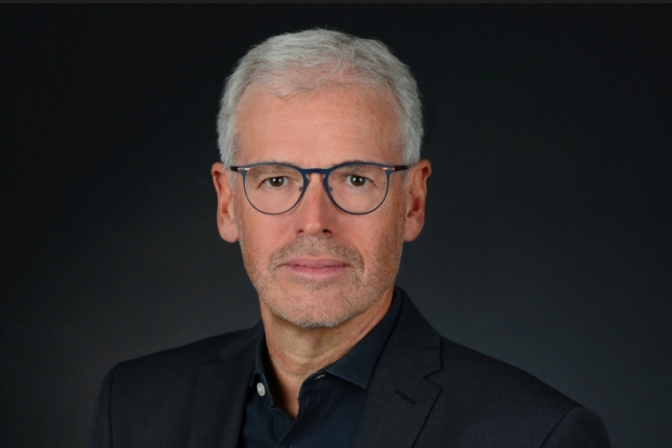 dr._holger_schmidt_dex_klein_quer_neu.jpg