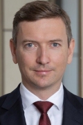 stefan_ewald_farbe_klein_ortrait_neu_warburg_invest.jpg
