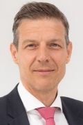 dr_christian_pabst_2023_neu_klein_portrait.jpg