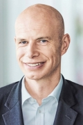 joern-stobbe_2400x1350.jpg