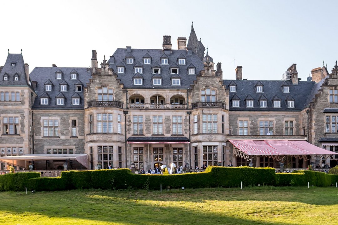 Zur Galerie Zur Galerie